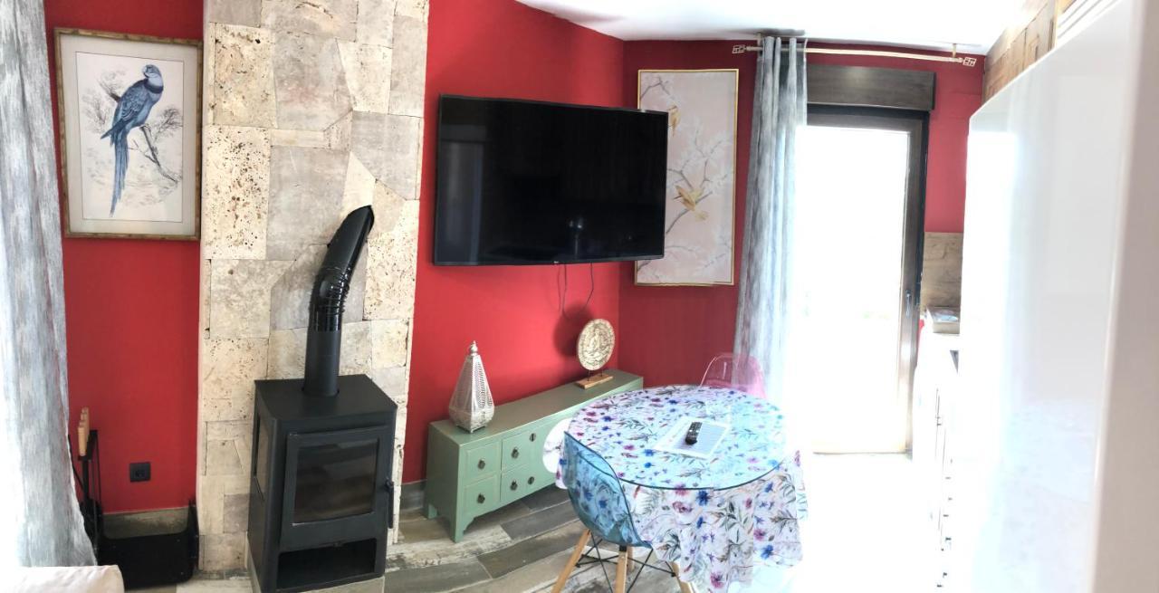 Apartamentos Deluxe Con Jacuzzi O Chimenea Love For Two Collado Mediano Exterior photo